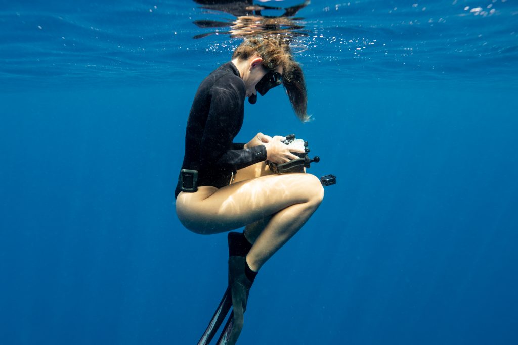 showing how to review images underwater